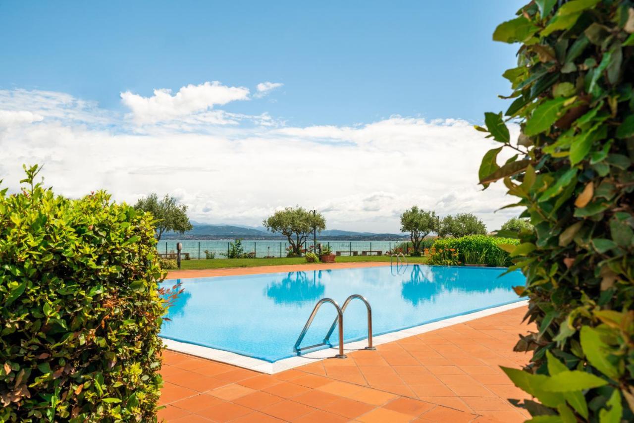 Vista - Lake & Pool Sirmione Bagian luar foto