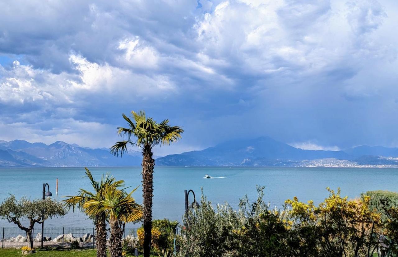 Vista - Lake & Pool Sirmione Bagian luar foto